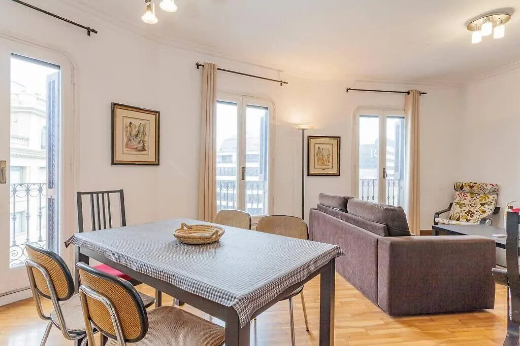 Big Apartment For 14 In The Heart Of Eixample Barcelona Spain