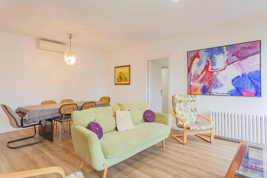 Big Apartment For 14 In The Heart Of Eixample Barcelona Spain