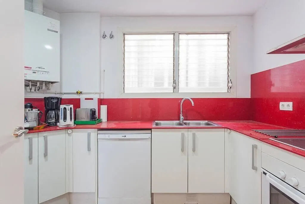 Big Apartment For 14 In The Heart Of Eixample Barcelona