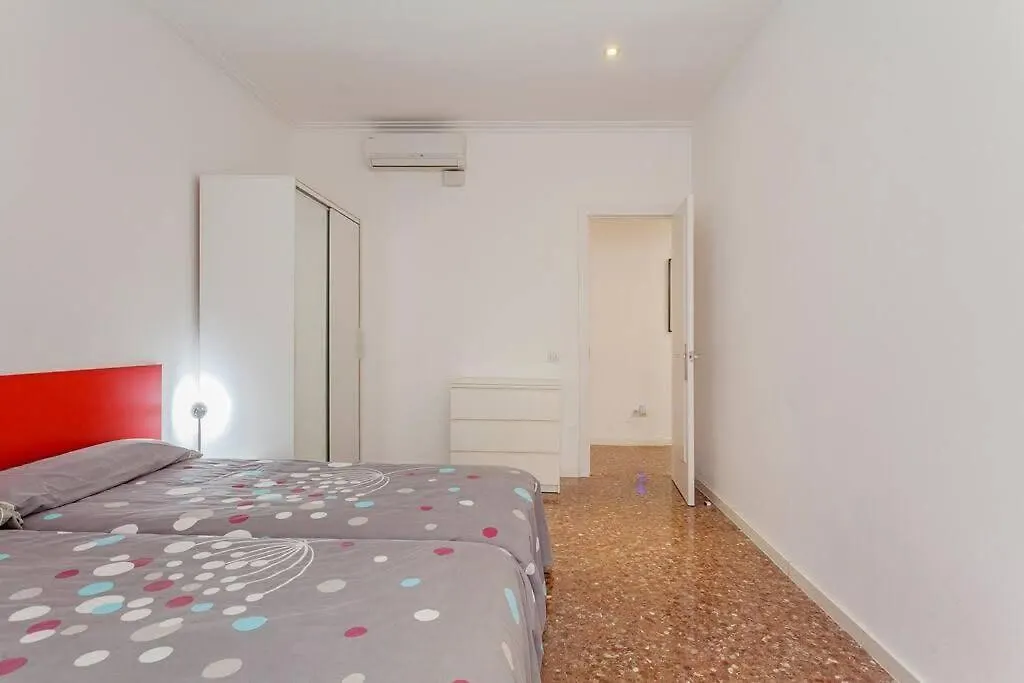 Big Apartment For 15 In The Heart Of Eixample Barcelona