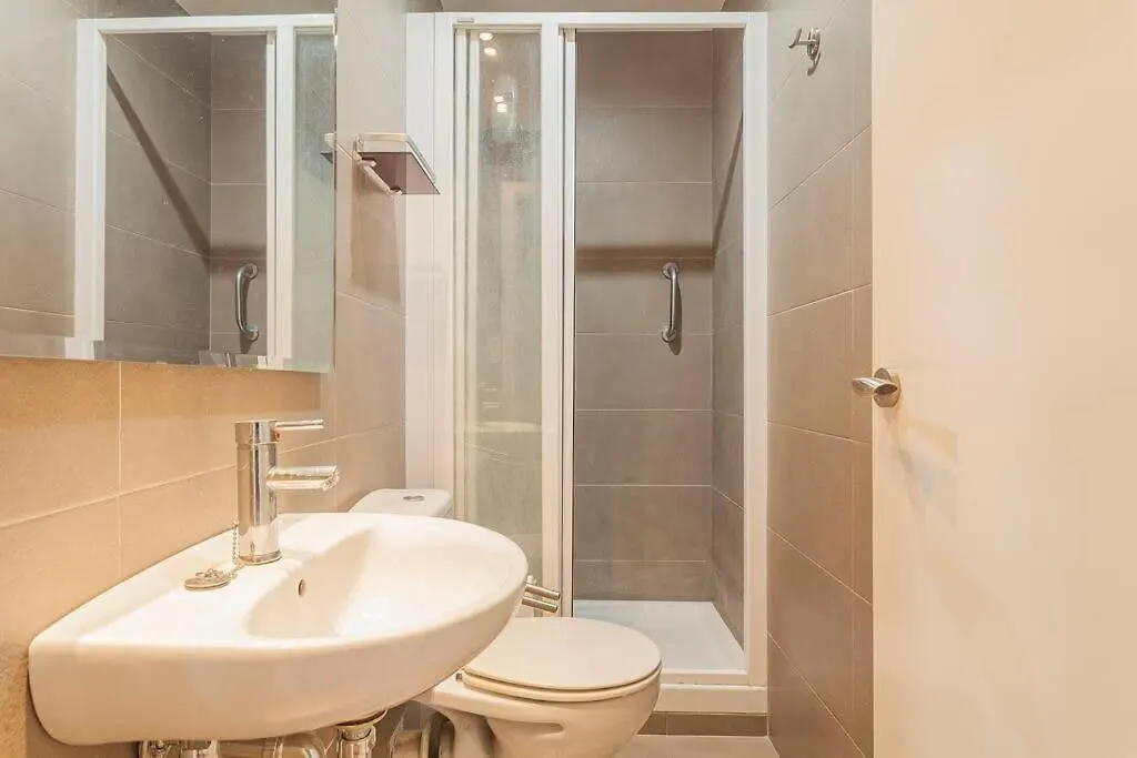 Big Apartment For 14 In The Heart Of Eixample Barcelona Spain
