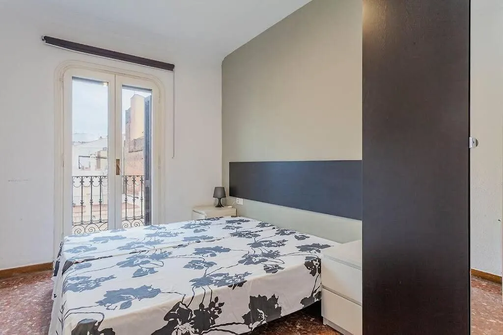 Big Apartment For 14 In The Heart Of Eixample Barcelona Spain