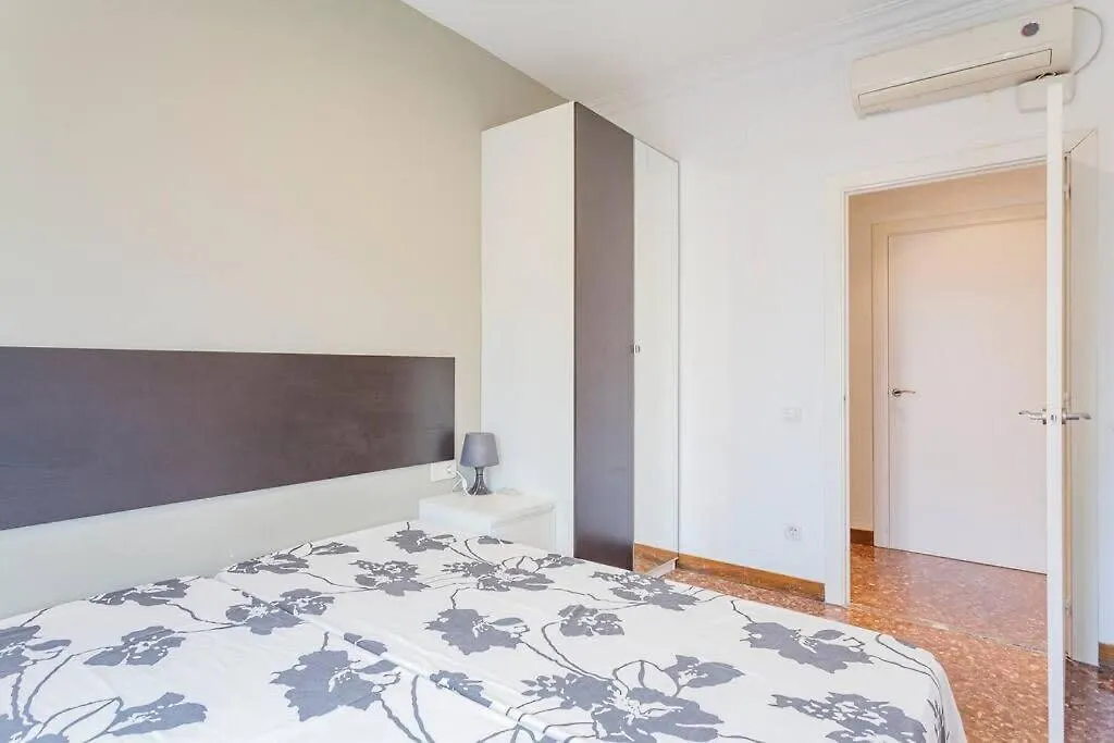 Big Apartment For 14 In The Heart Of Eixample Barcelona Spain