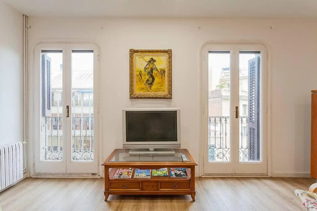 Big Apartment For 14 In The Heart Of Eixample Barcelona