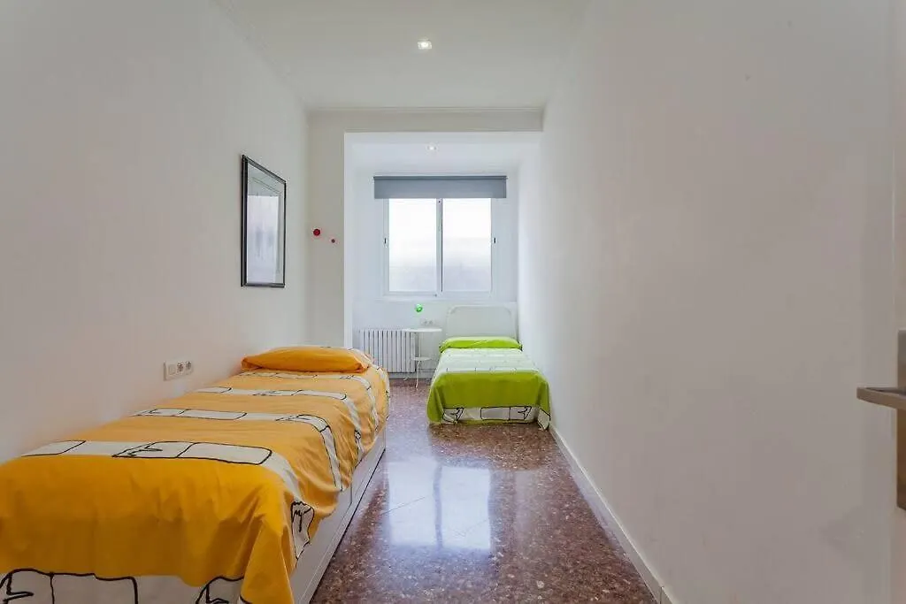 Big Apartment For 14 In The Heart Of Eixample Barcelona