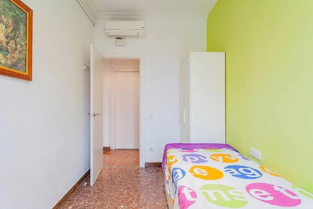 Big Apartment For 14 In The Heart Of Eixample Barcelona