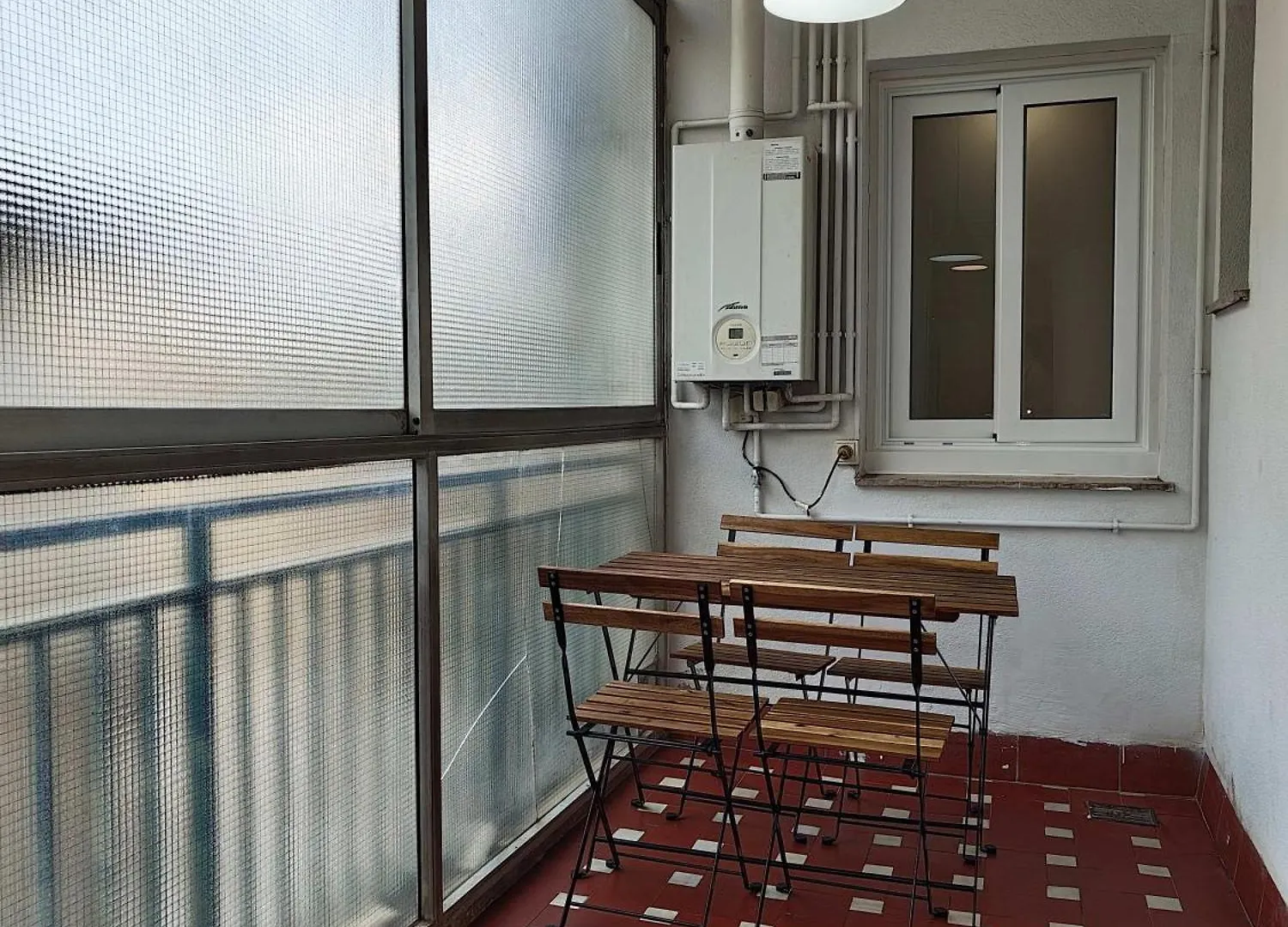 Big Apartment For 14 In The Heart Of Eixample Barcelona