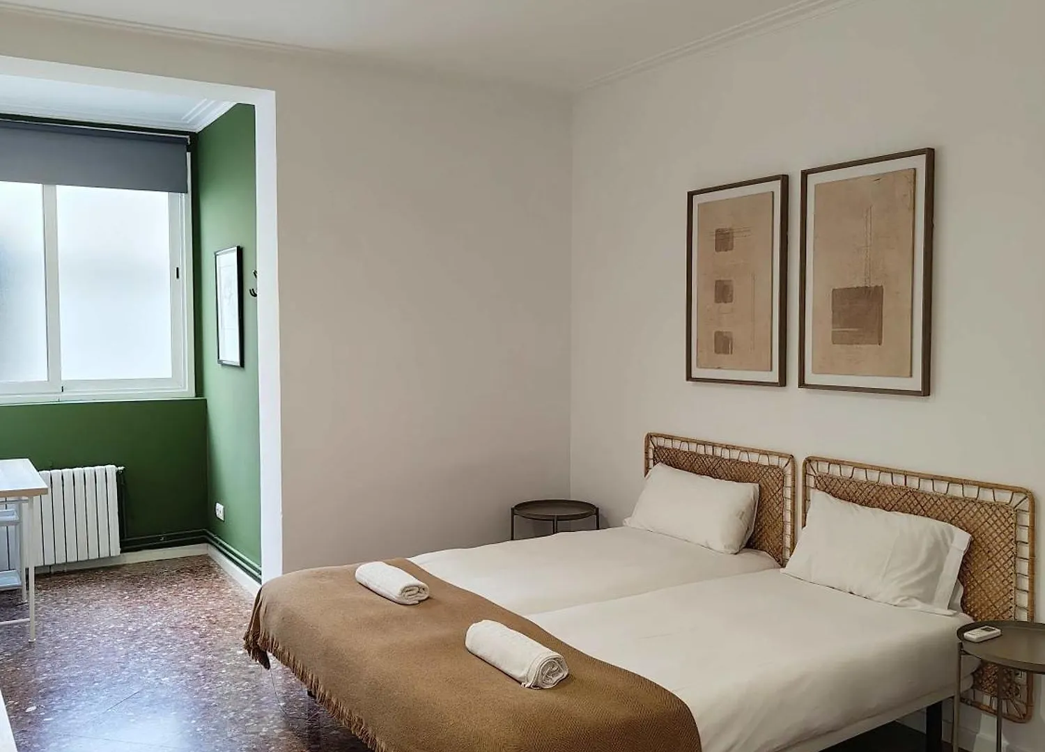 Big Apartment For 14 In The Heart Of Eixample Barcelona