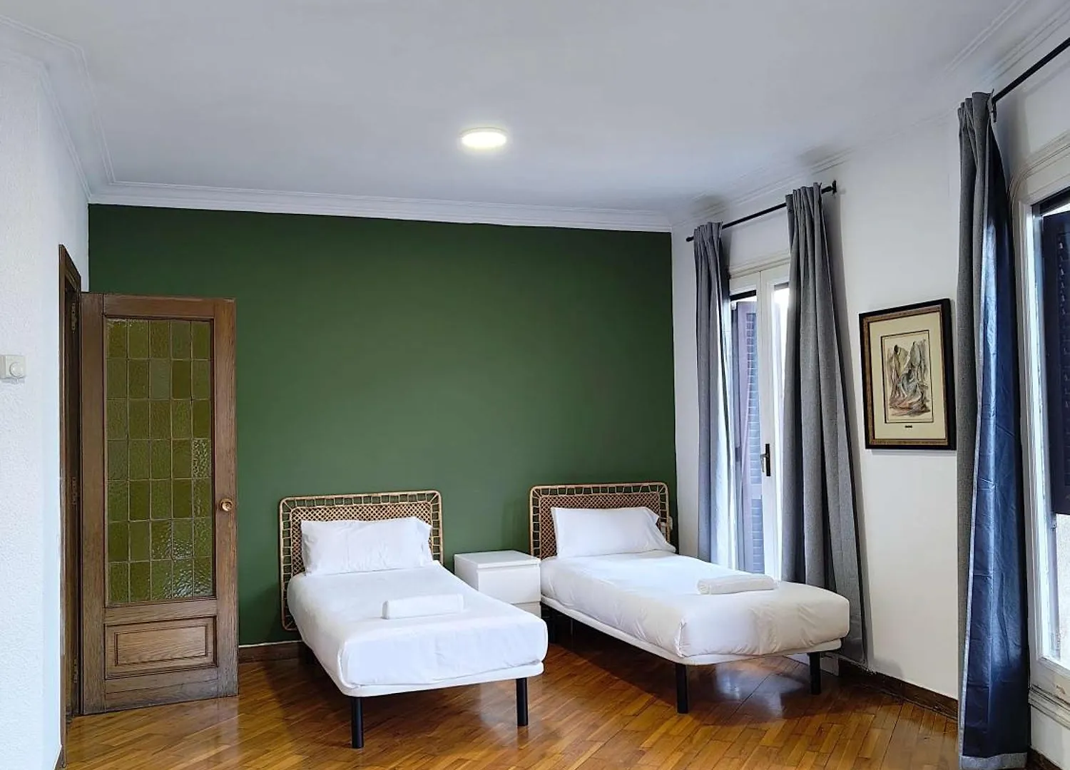 Big Apartment For 14 In The Heart Of Eixample Barcelona Spain