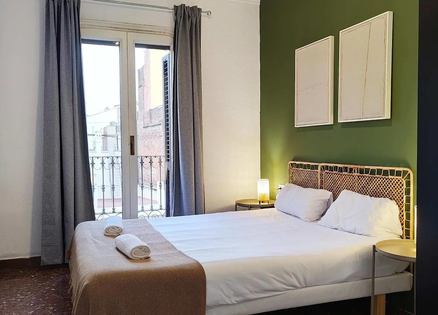 Big Apartment For 14 In The Heart Of Eixample Barcelona Spain