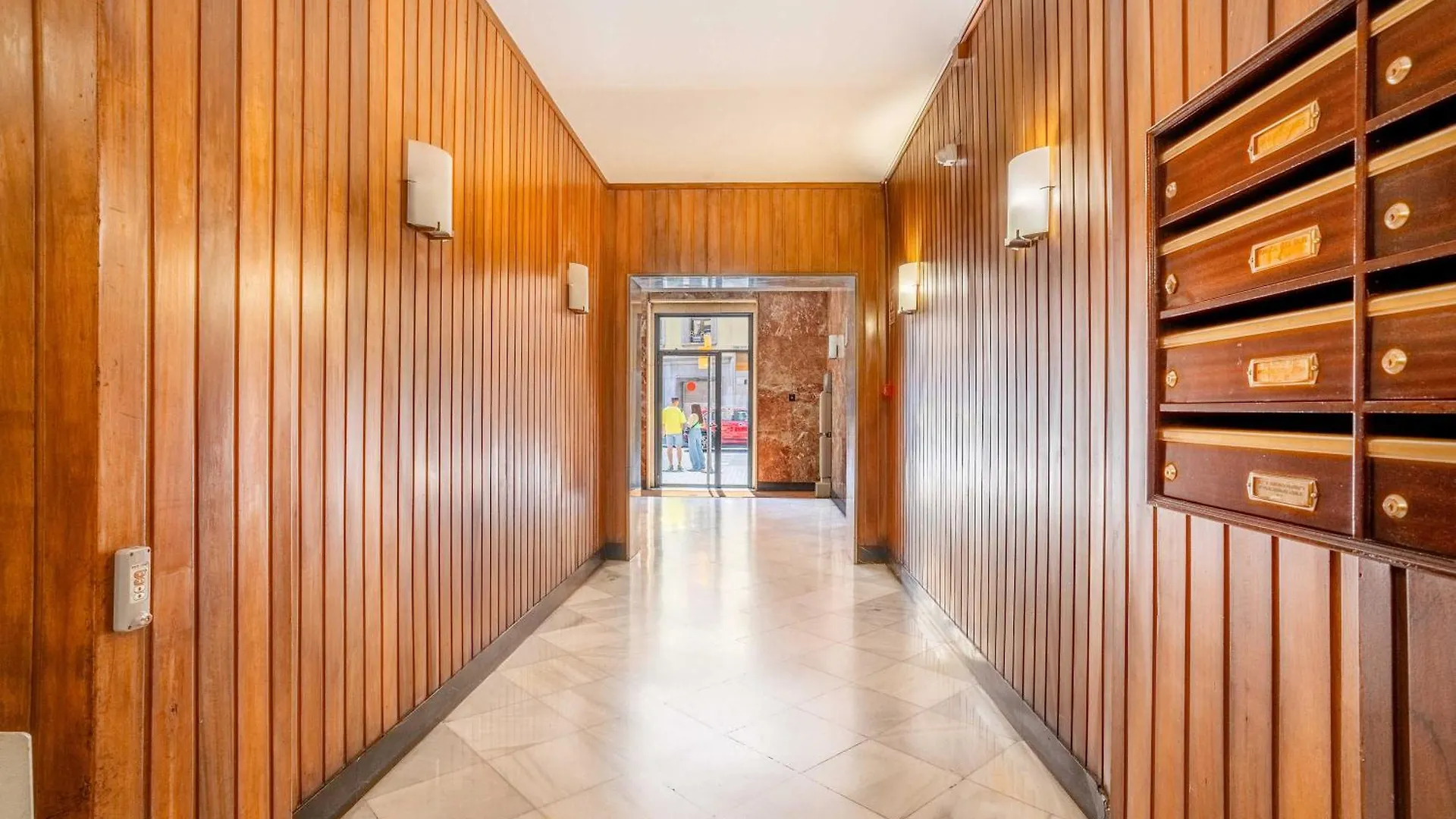 Big Apartment For 15 In The Heart Of Eixample Βαρκελώνη