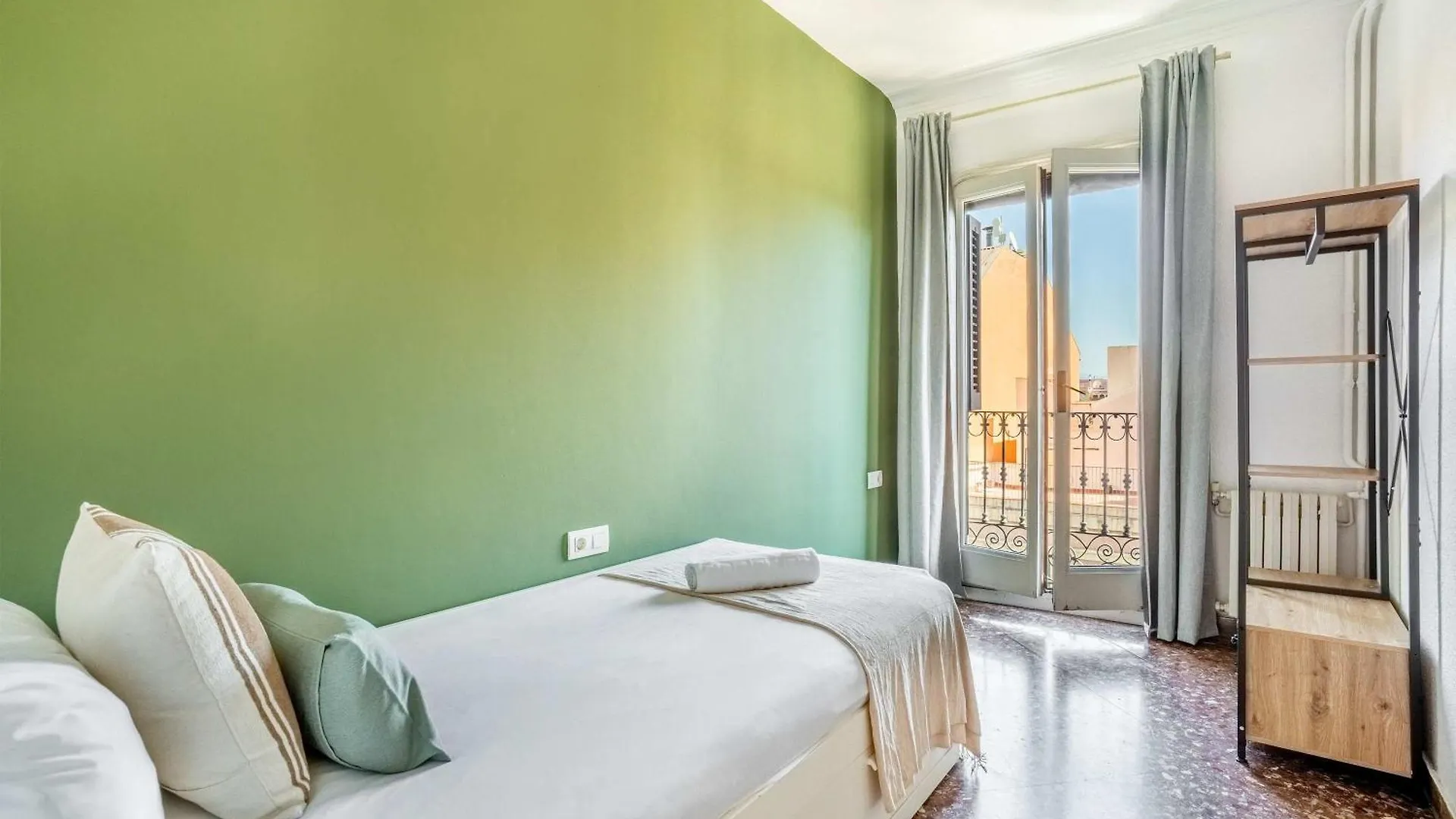 Big Apartment For 15 In The Heart Of Eixample Βαρκελώνη