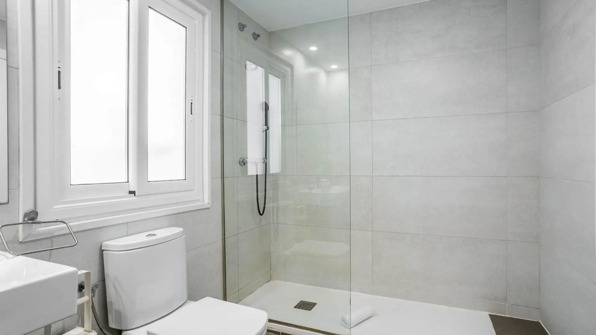 Big Apartment For 15 In The Heart Of Eixample Βαρκελώνη Ισπανία
