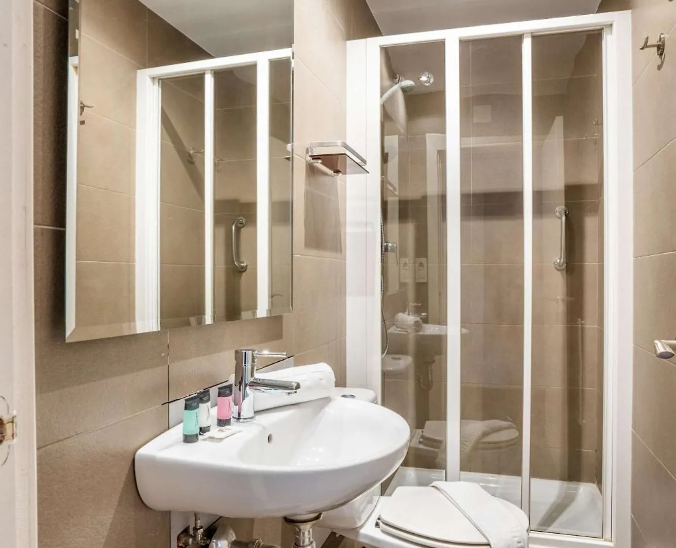 Big Apartment For 15 In The Heart Of Eixample Βαρκελώνη