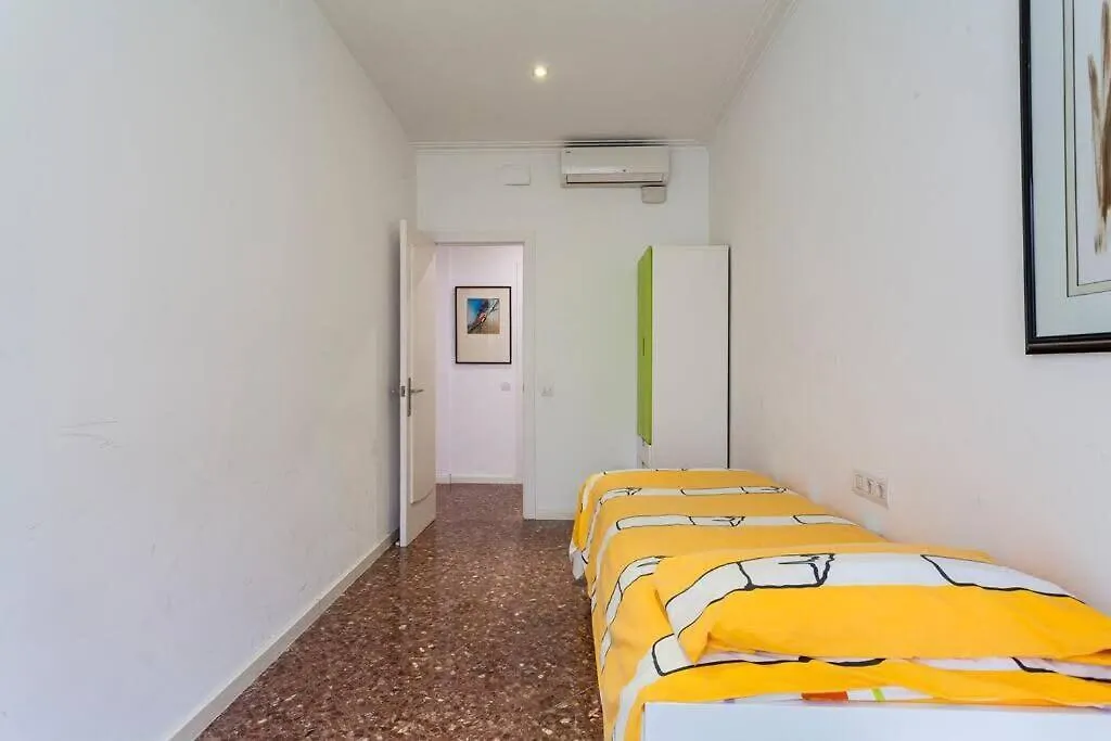 Big Apartment For 15 In The Heart Of Eixample Barcelona Spain